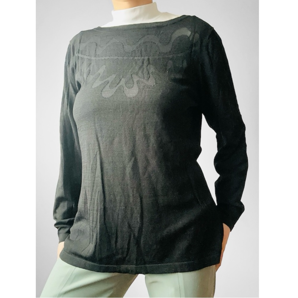 ★ NWT Crazy Line Lightwear Sweater - Black ★